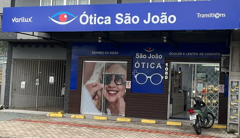 Fachada da Ótica São João na Rua Dr. Reinaldo Schmithausen, em Cordeiros