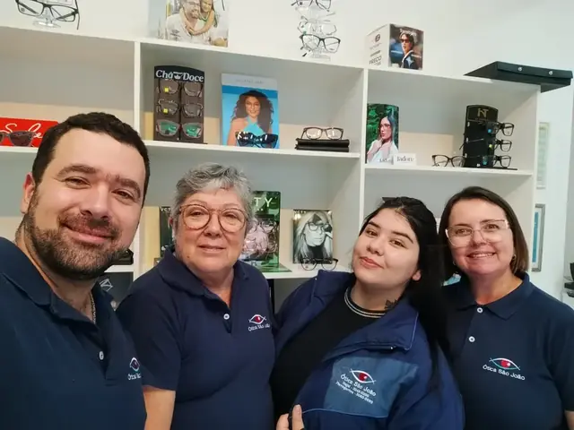 Equipe da Ótica São João em Navegantes